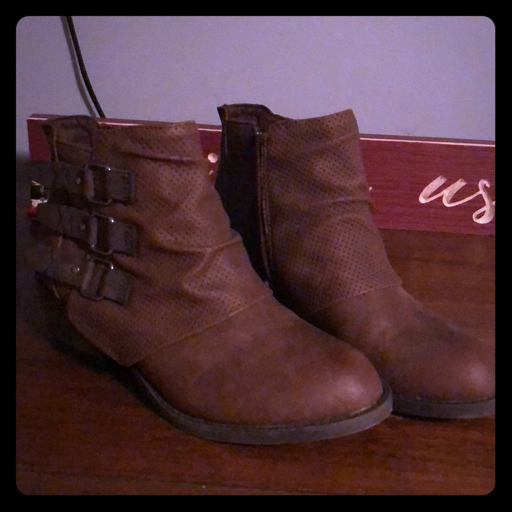 Maurice’s booties NWOT